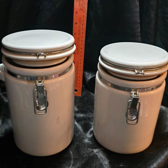 Set Of 2 Winsome China White Ceramic Kitchen Storage Canisters With Clamp Lids & - Picture 5 of 11